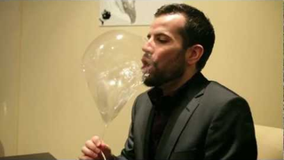 Eating an Edible Helium Balloon Looks Like the Most Fun You Can Have at a Fancy Restaurant
